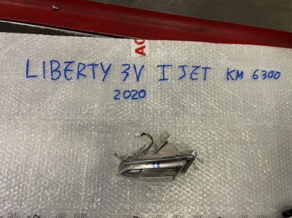 Freccia Anteriore  Sinistra  Piaggio Liberty 50-125 IJet 2015-2021 codice 1D002177 Perfetta Come Nuova Km 6000 Originale  , USATO