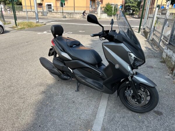 Yamaha X Max 400  Abs-Asr Colore Antracite Opaco anno immatricolazioni 2013 perfetta usato molto poco km 43550 sempre tagliandato e gommato completa di Cupolino Originale  . Garantito 1 Anno USATO