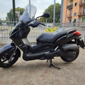 Yamaha X Max 125 4 Tempi Colore Nero Lucido anno immatricolazioni 2007 perfetta usato molto poco km 35000 sempre tagliandato e gommato completa di Cupolino Originale  . Garantito 1 Anno USATO