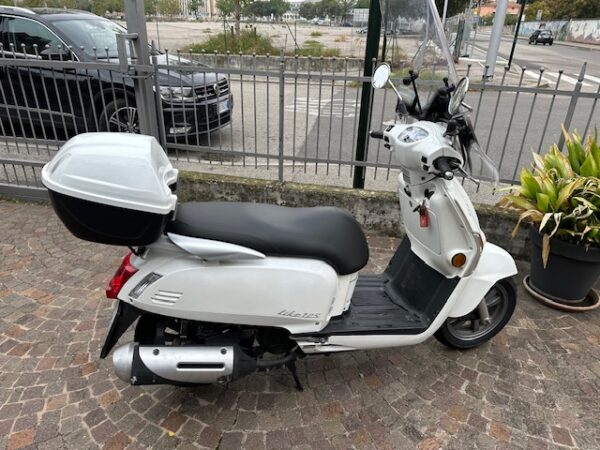 Kymco Like 125 4 Tempi colore Bianco  Lucido  anno immatricolazione 2019 km 23100 con parabrezza e bauletto Perfetto , USATO