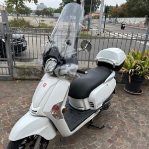 Kymco Like 125 4 Tempi colore Bianco  Lucido  anno immatricolazione 2019 km 23100 con parabrezza e bauletto Perfetto , USATO