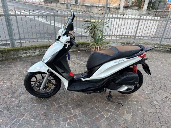 Piaggio Medeley S 125 colore Bianco Lucido  anno immatricolazione 2020 km 15000  con cupolino Fume’ Perfetto , USATO