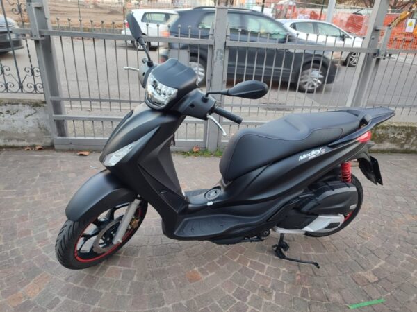 Piaggio Medeley S 125 colore Nero  Opaco Praticamente Nuovo Anno 2024 Km 5000 Perfetto , COME NUOVO