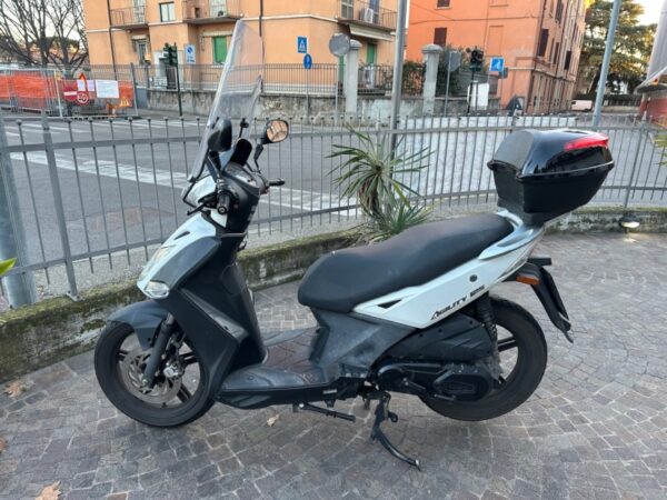 Kymco Agility 125 Ruota 16 cc colore Bianco Lucido  anno immatricolazioni 2011  usato pochissimo perfetto appena 21000 Km, USATO