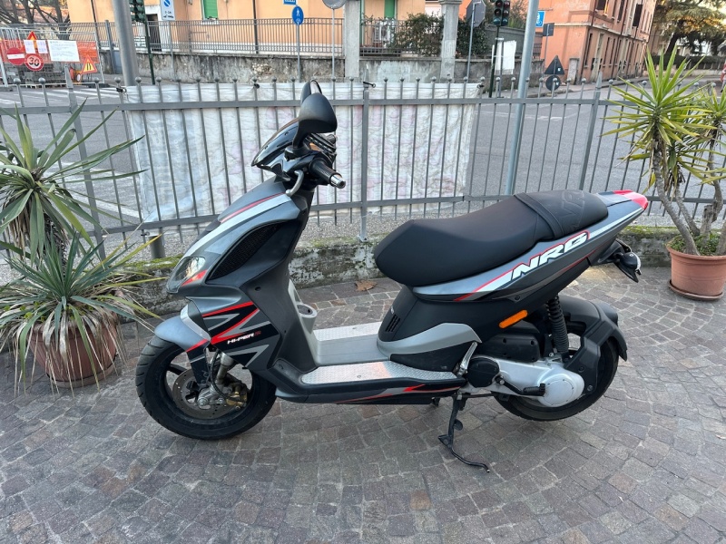 Piaggio Nrg Power 2 Tempi praticamente nuovo appena 2000 km mai usato perfetto Anno immatricolazione 2013 Raffreddamento aria  . Garantito 1 anno 